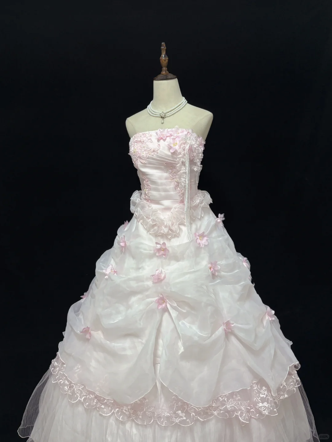 Blush Pink Strapless Vintage Luxury Romantic Gown With Floral Appliqués, Cinched Waist, Voluminous Tiered Skirt, Wedding Dress & Bridal Gown gh8101