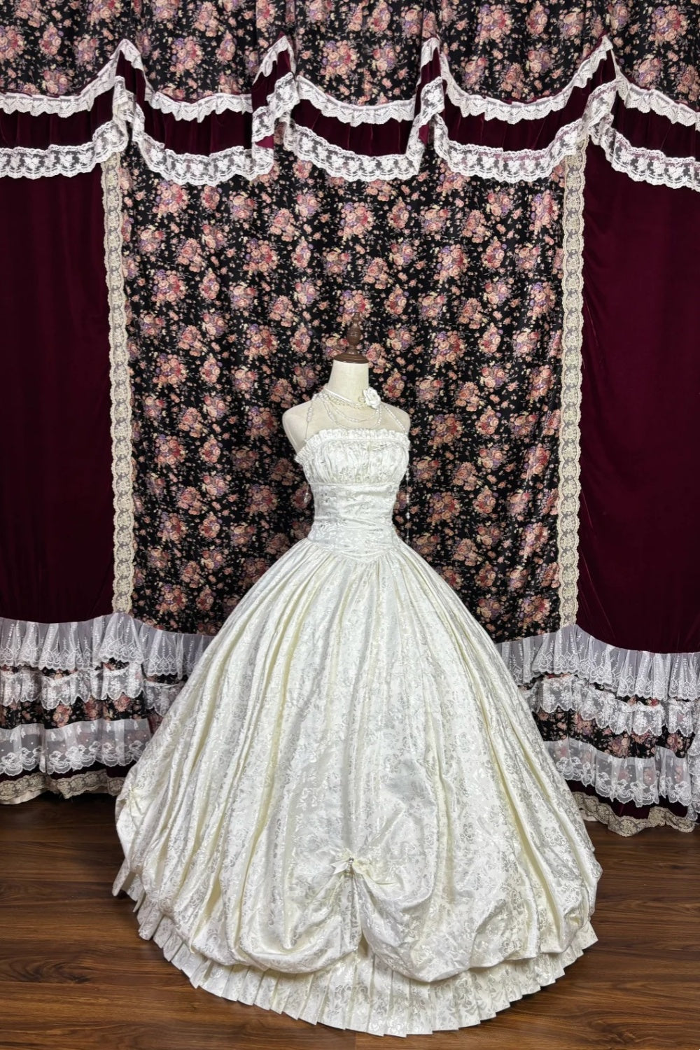 Vintage-Brautkleid im Palaststil, trägerlos, Jacquard-Seide, ausgestellter Satinrock, gh7005