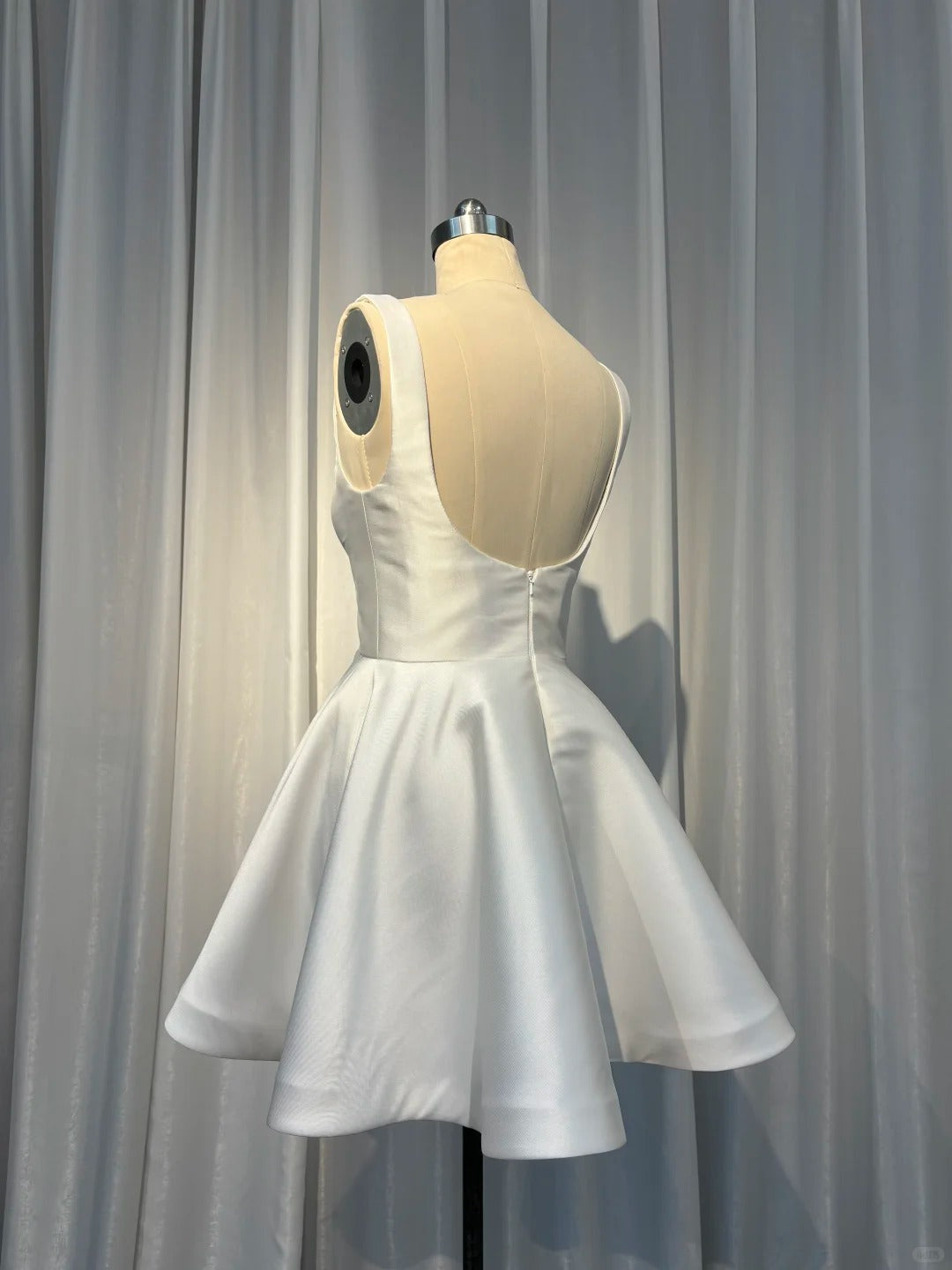 ✨Girlhomeshops🔥 Remise : 5 % de réduction sur les commandes de plus de 100 $ - Robe de bal courte classique en satin blanc à la mode, tenue de rentrée scolaire gh4970