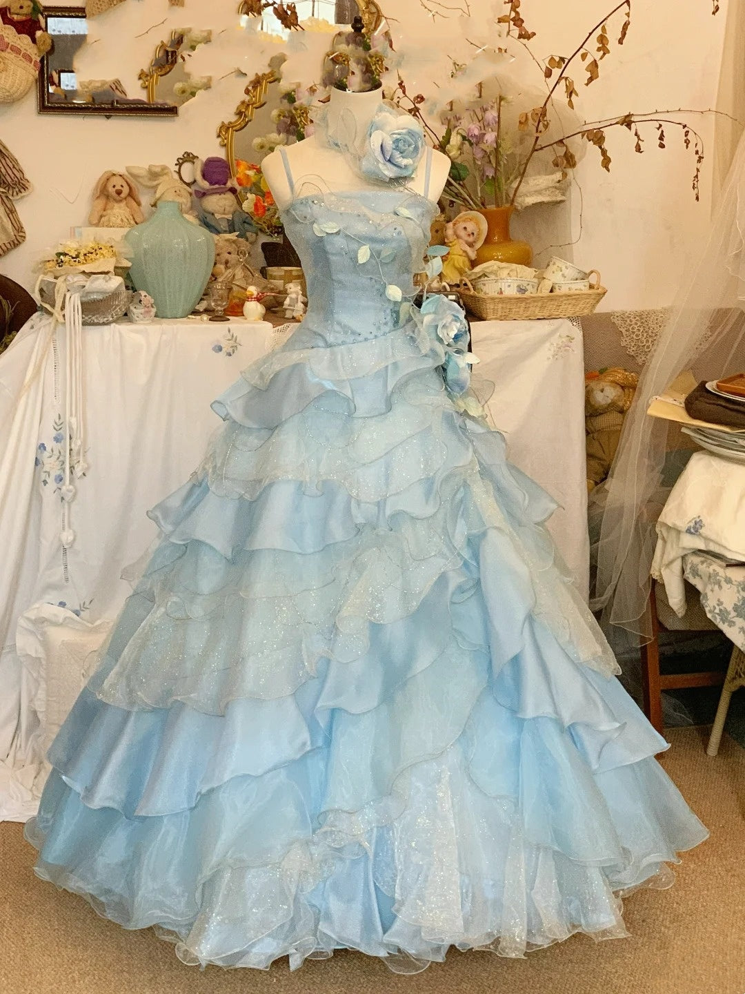 Blaues langes Ballkleid-Abendkleid aus Tüll mit Blumenmuster gh4573