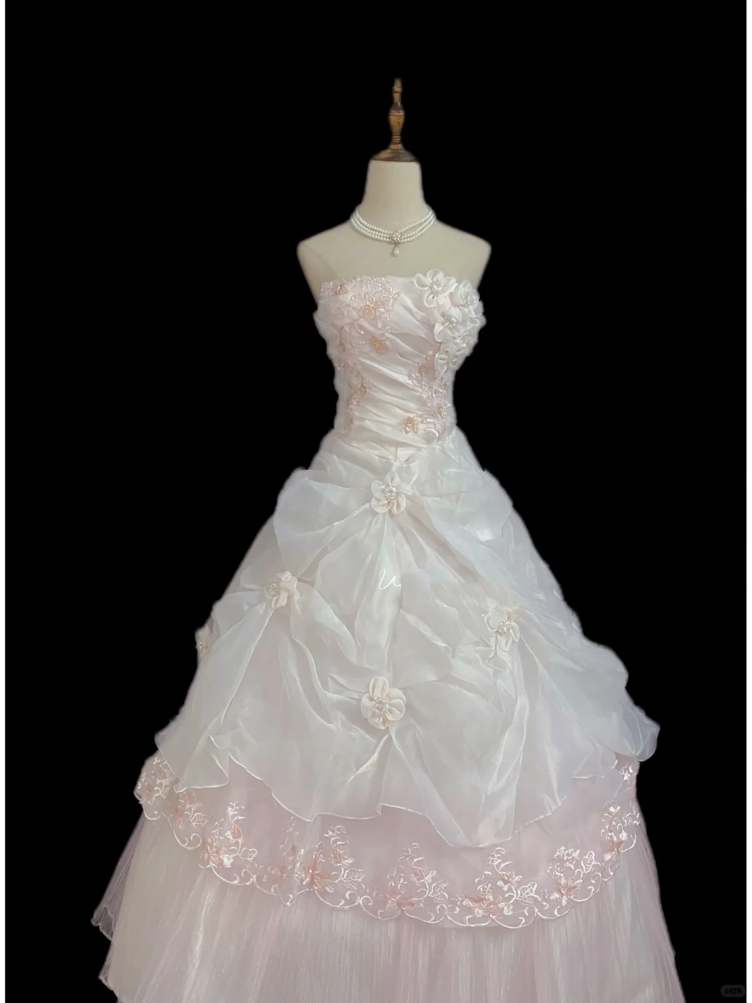 Blush Pink Strapless Long Romantic Wedding Dress with Floral Details, Cinched Waist, Voluminous Princess Skirt gh8332