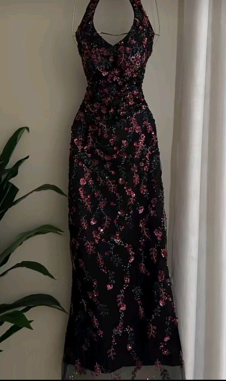 girlhomeshops - Schwarzes, zartes und elegantes langes Tüllkleid mit Blumenmuster gh6265