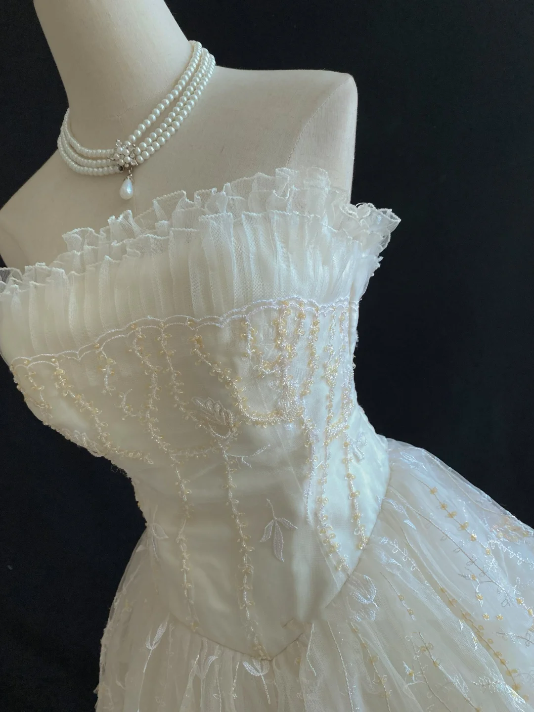 Off-white Strapless Romantic Gown, Embroidered Details, Cinched Waist, Voluminous Tiered Skirt, Wedding Gown gh8109
