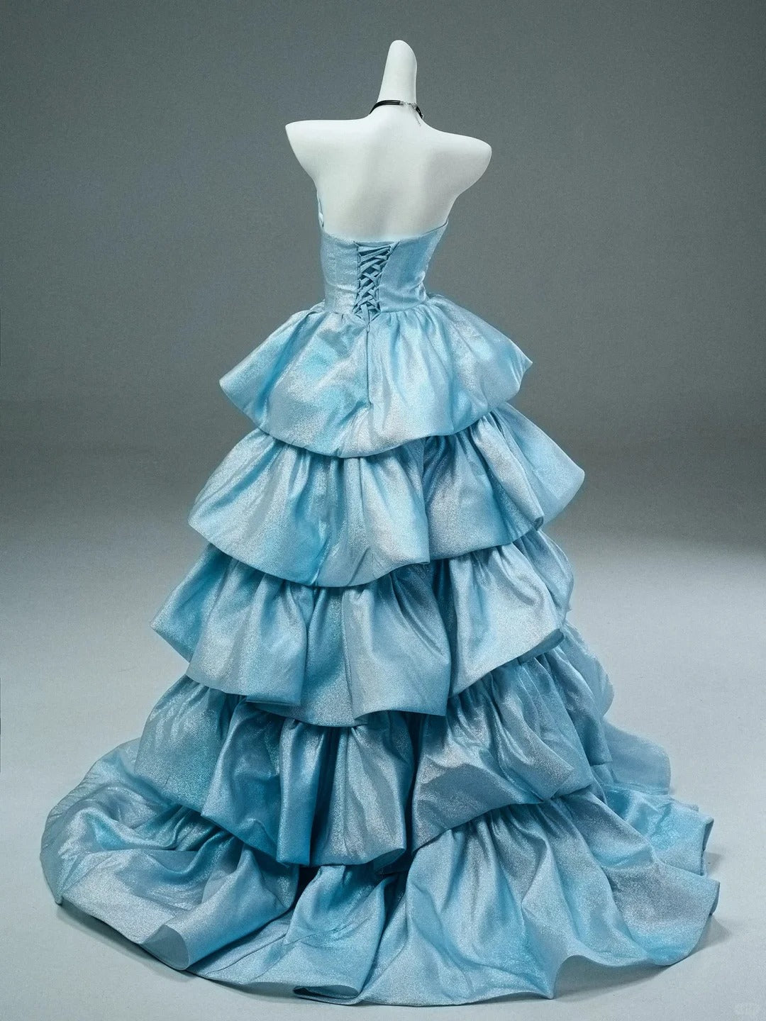 Glänzendes, atemberaubendes, blaues, modisches, elegantes, langes Satinkleid mit zarten Perlen, bodenlang, gestuftes, gerüschtes Ballkleid, Abendkleid, Abschlusskleid, Quinceañera-Kleid, gh3841