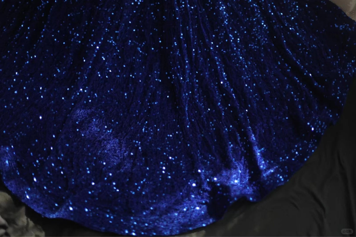 Königsblaues Fischschwanz-Abendkleid aus Samt mit Pailletten und Perlen, seitlicher Schlitz, plissiert, für Hochzeiten, Zeremonien, Geburtstagsfeiern, gh4326