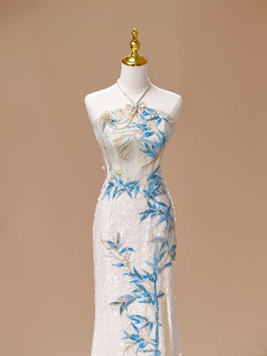 Weißes Luxus-Kleid, wunderschön glänzend, einzigartig, modisch, elegant, exquisite Blumenmuster, Bambusperlen, Pailletten, Hosenträger, langes Ballkleid, Abendkleid, Brautkleid, Hochzeitsempfangskleid, Abschlussballkleid gh4026