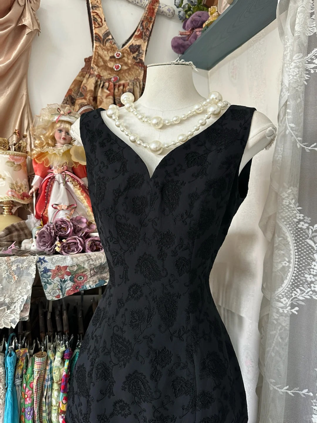 Girlhomeshops - Robe de soirée longue en satin noir à fleurs, robe de soirée d'anniversaire, gh5184