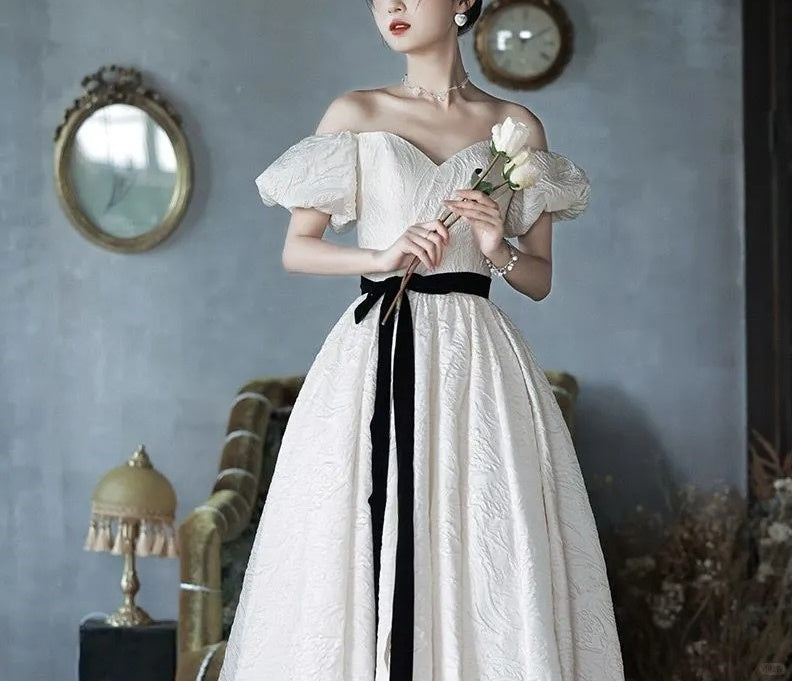 Weiß Elegante Mode Elegant Strukturiert Lange Satin Kurze Ärmel Bodenlangen Ballkleid Abendkleid Prinzessin Abschlussballkleid Zeremonie Kleid Für Erwachsene gh3845