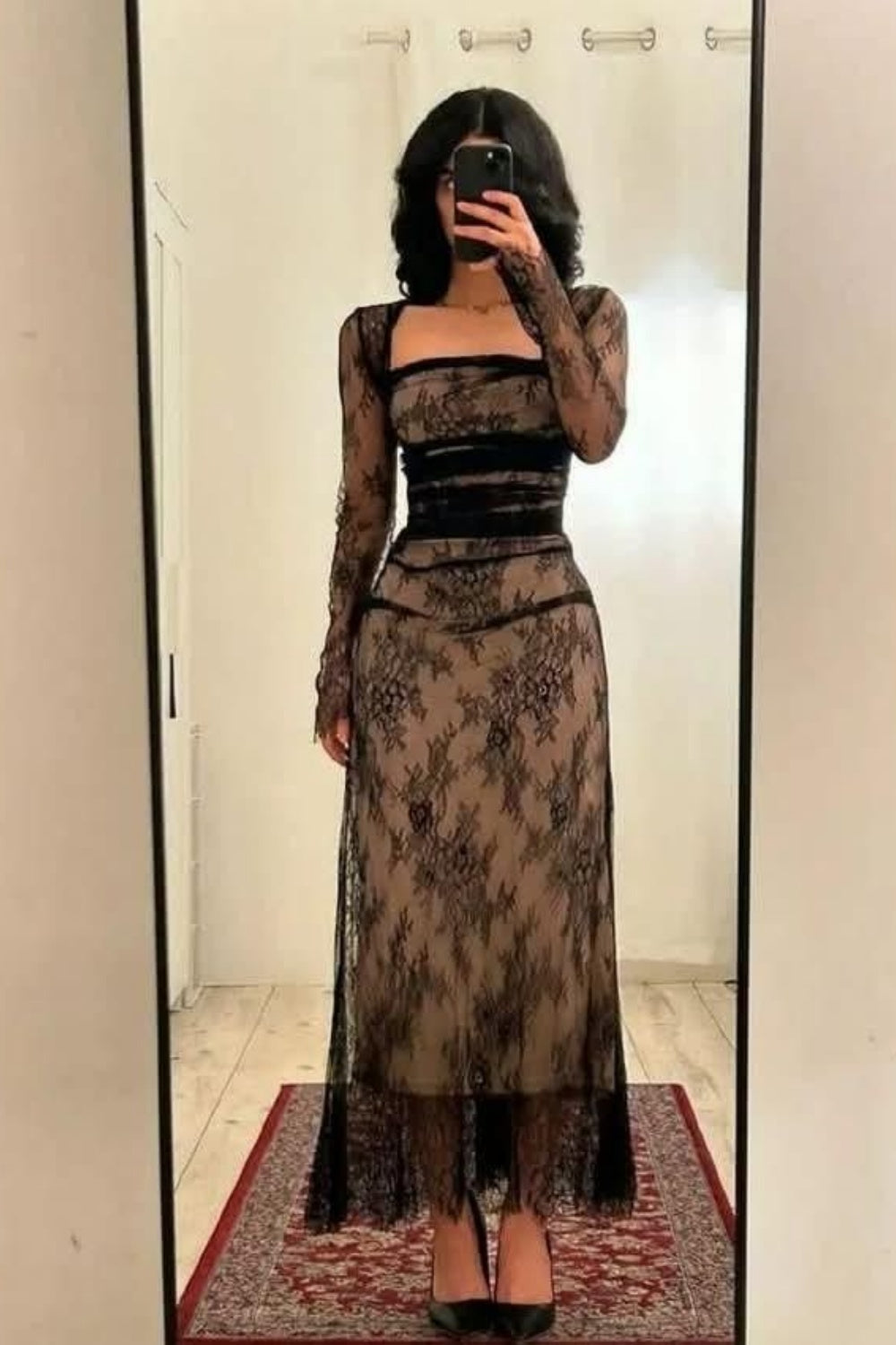 Elegantes Vintage-Kleid aus kaffeebrauner Spitze | Samt-Maxikleid mit eckigem Ausschnitt und Taille, perfektes Outfit für festliche Anlässe und Treffen mit Freunden (gh6451)