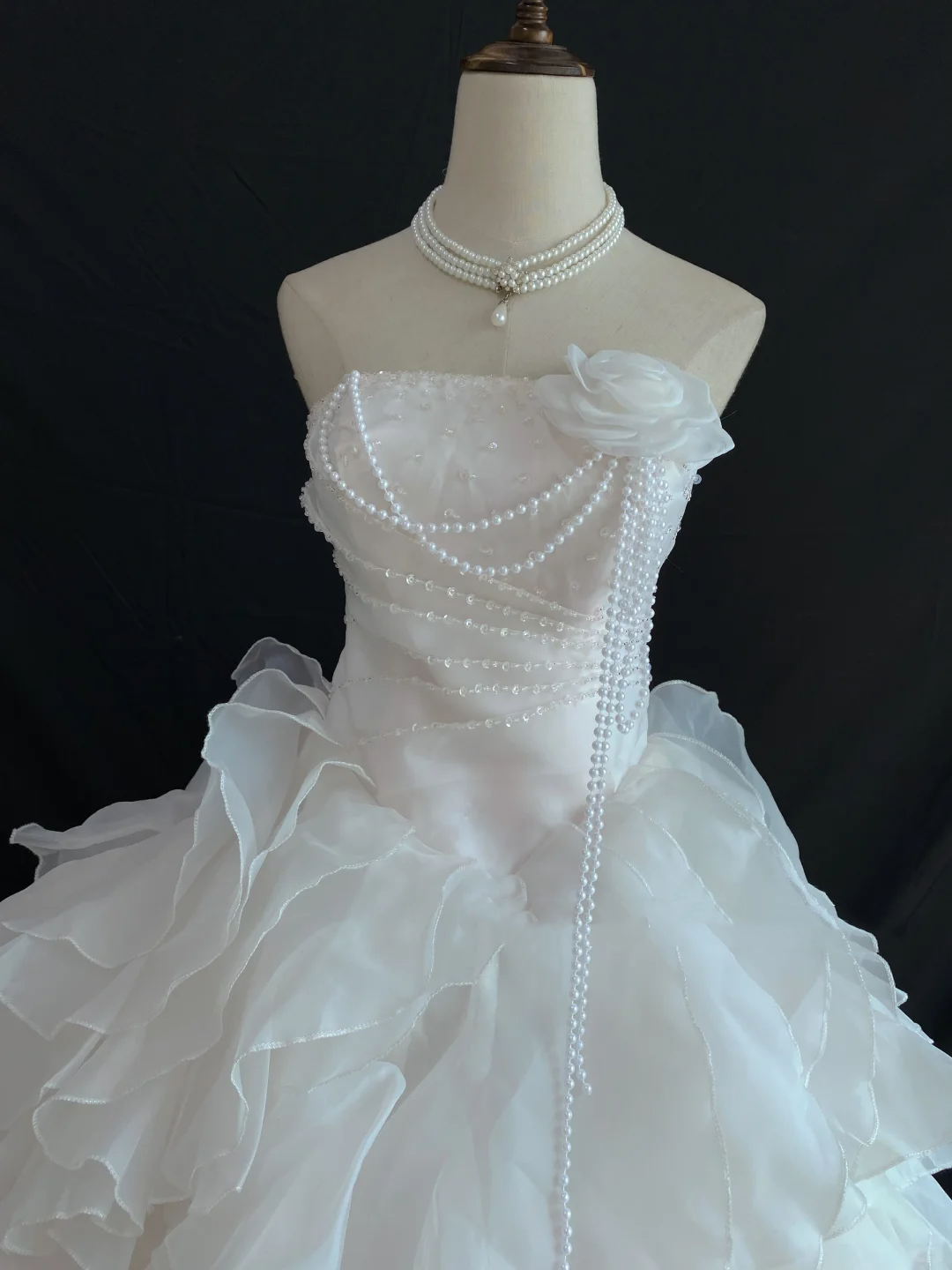 White strapless romantic gown with fitted waist and fluffy tiered cake skirt, wedding dress & bridal gown gh8249