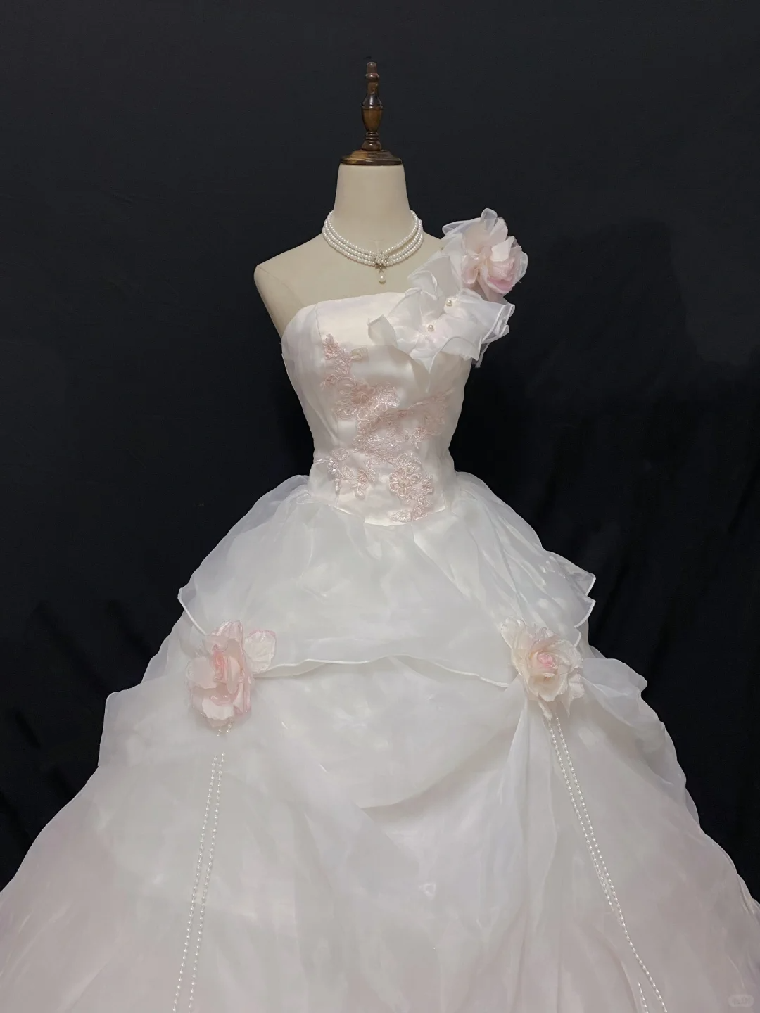 Blush pink strapless romantic gown decorated with floral ornaments, fitted waist and voluminous princess skirt, wedding dress & bridal gown gh8252