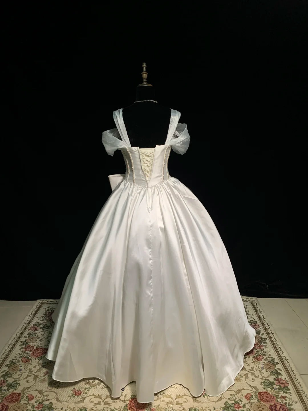 Elfenbeinweiß Perlenbesetztes, modisches langes Satin-Prinzessin-Ballkleid-Brautkleid gh4924