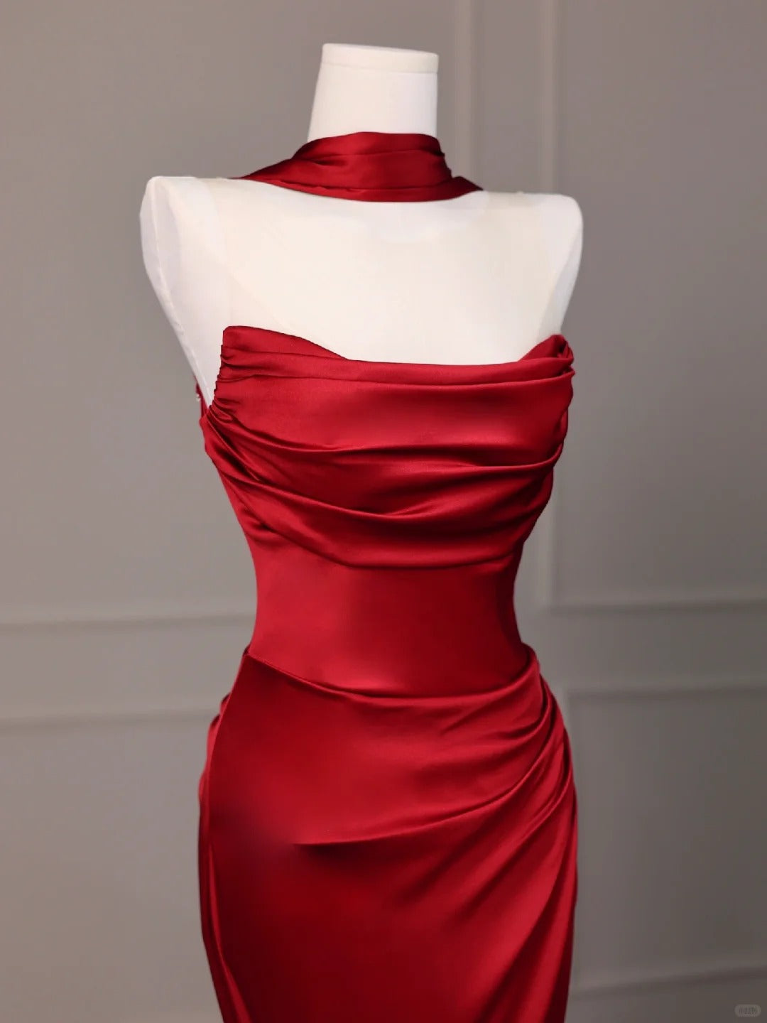 Burgunderrotes rückenfreies, langes, bodenlanges Ballkleid aus Satin mit Fischschwanz-Ausschnitt, gh4546
