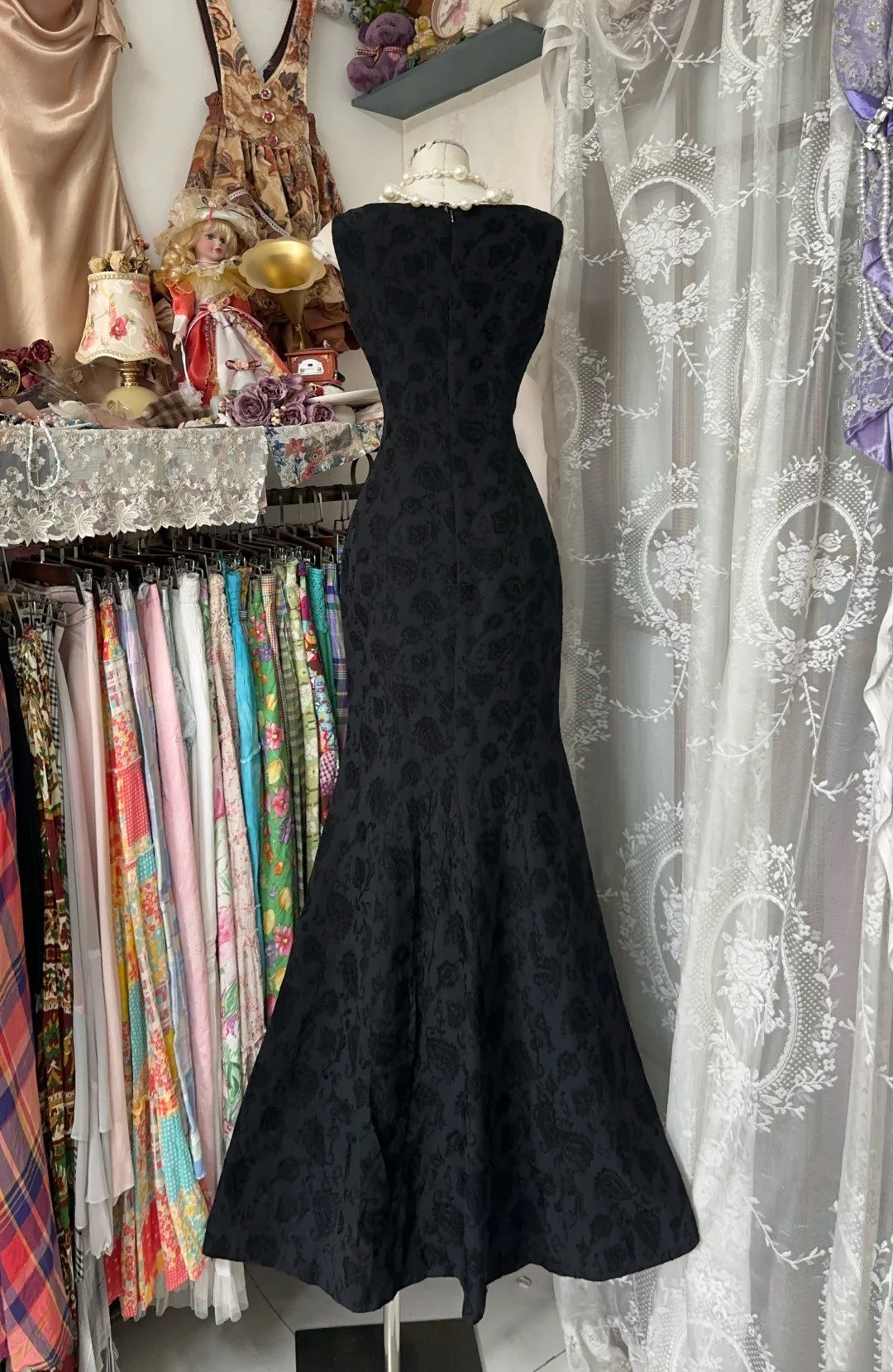 Girlhomeshops - Robe de soirée en satin noir à motifs, décolleté plongeant en V, longueur au sol, style moderne, gh5887