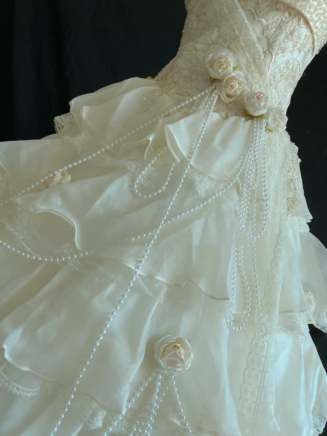 Off-white Strapless Romantic Long Gown, Cinched Waist, Fluffy Tiered Cake Skirt, Classic Elegant Style, Wedding Dress & Bridal Gown gh8261