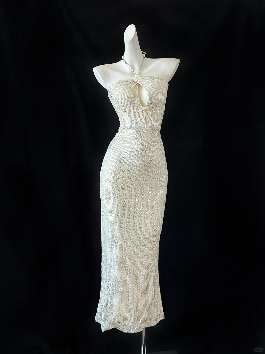 Elegantes langes Ballkleid mit goldenen Pailletten, Abendkleid, Partykleid, gh4477
