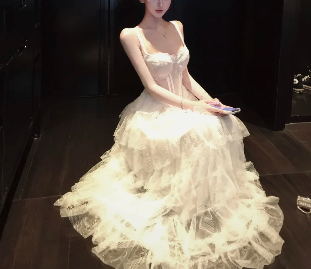 Girlhomeshops - Robe à bretelles en dentelle blanche, douce et élégante, à volants, pour une ambiance romantique gh5901