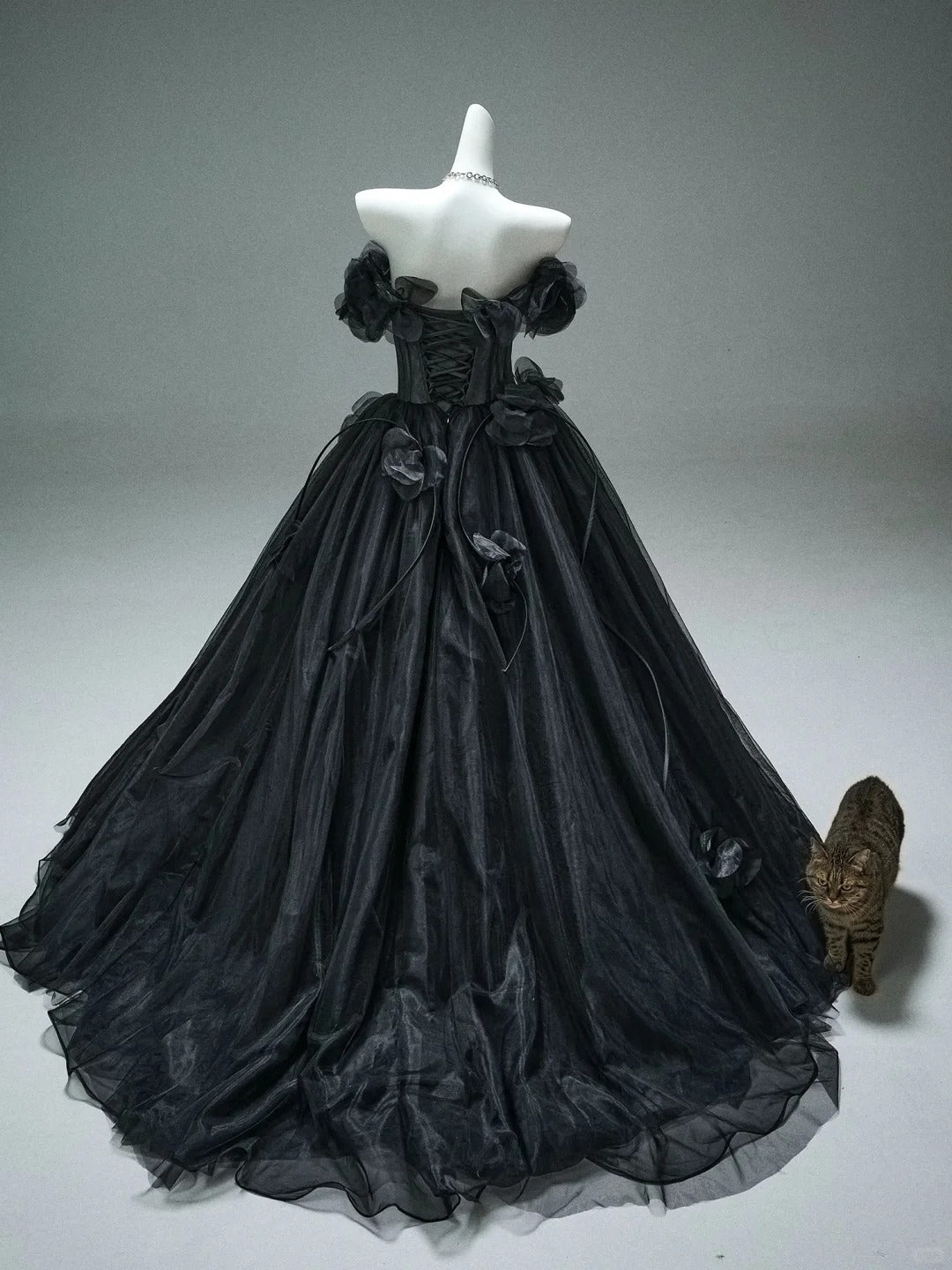 Atemberaubendes schwarzes, elegantes, zartes Blumenapplikations-Langtüll-Ballkleid, Abendkleid, Abschlusskleid, Bar-Mizwa-Kleid, Hochzeitskleid, gh3842