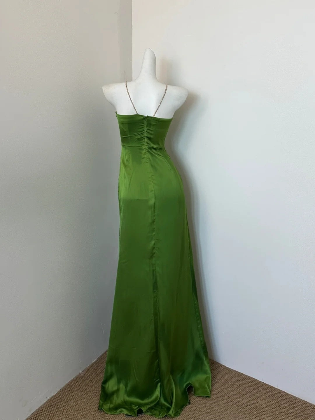 Grünes schlichtes, modisches Satin-Ballkleid, langes Abendkleid, Partykleid, gh4832