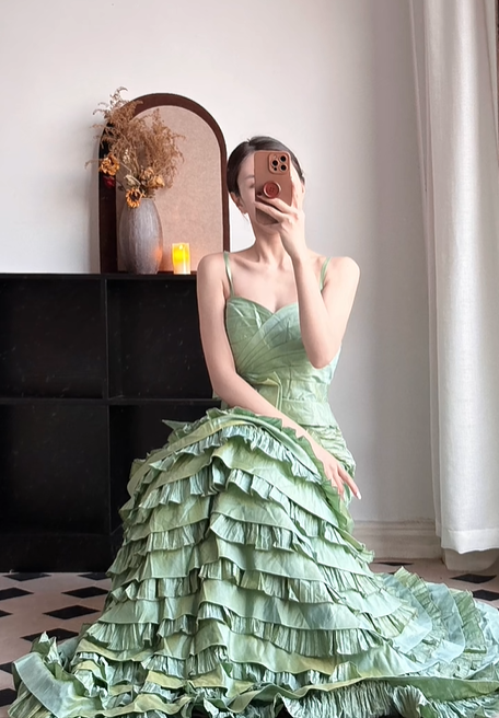 Sage‑Green‑Vintage‑Gown Spaghetti‑Strap Sweetheart‑Neckline Oversized‑Bow‑Bust‑Waist Ruched‑Bodice Multi‑Tier‑Ruffled‑Cake‑Mermaid‑Skirt Crinkled‑Taffeta‑Fabric Sweep‑Train Evening‑Prom‑Dress gh8829