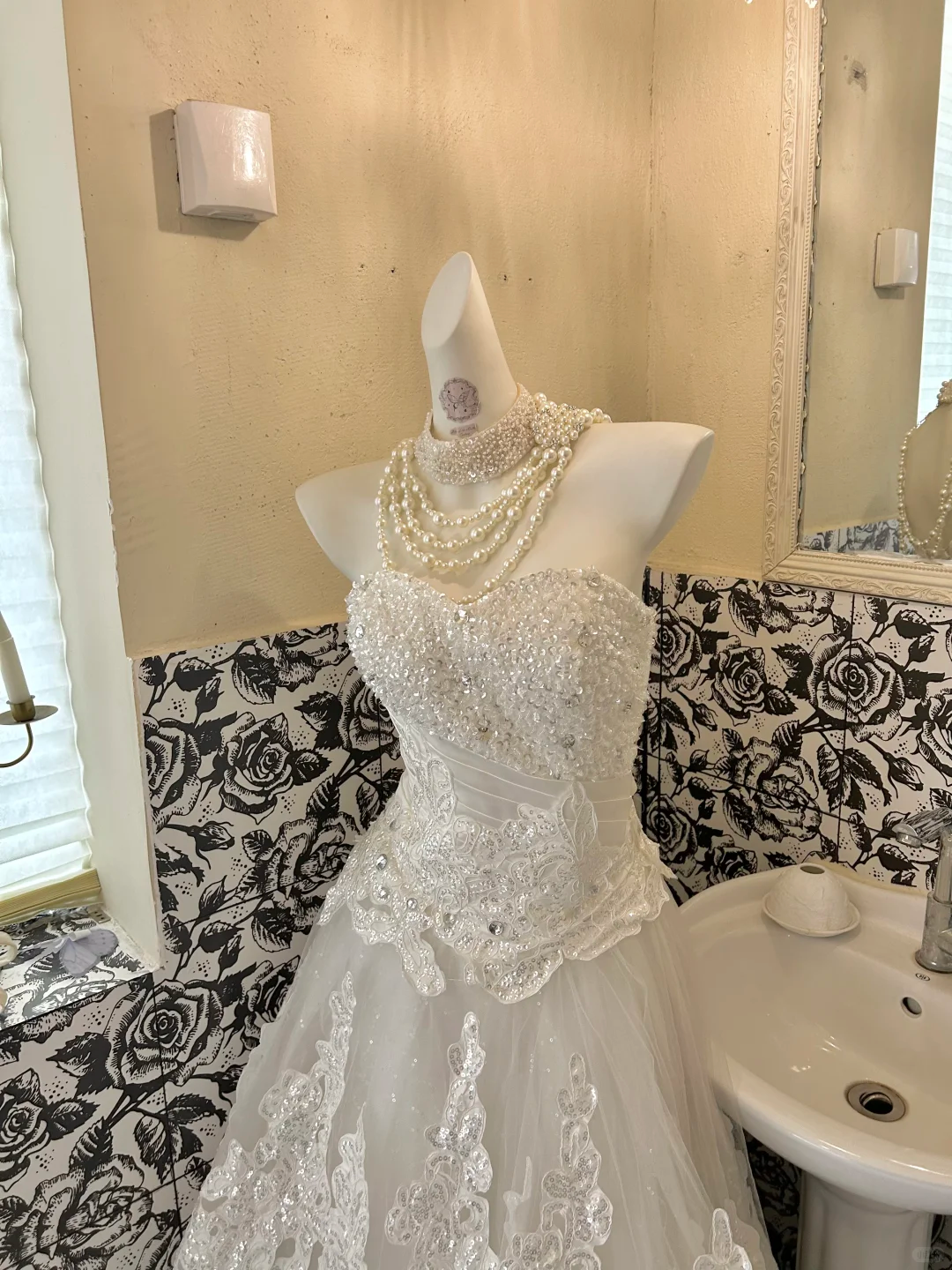 White Strapless Lace Cinched Waist Full Flared Skirt Sexy Elegant Romantic Dress, Wedding Gown gh7794