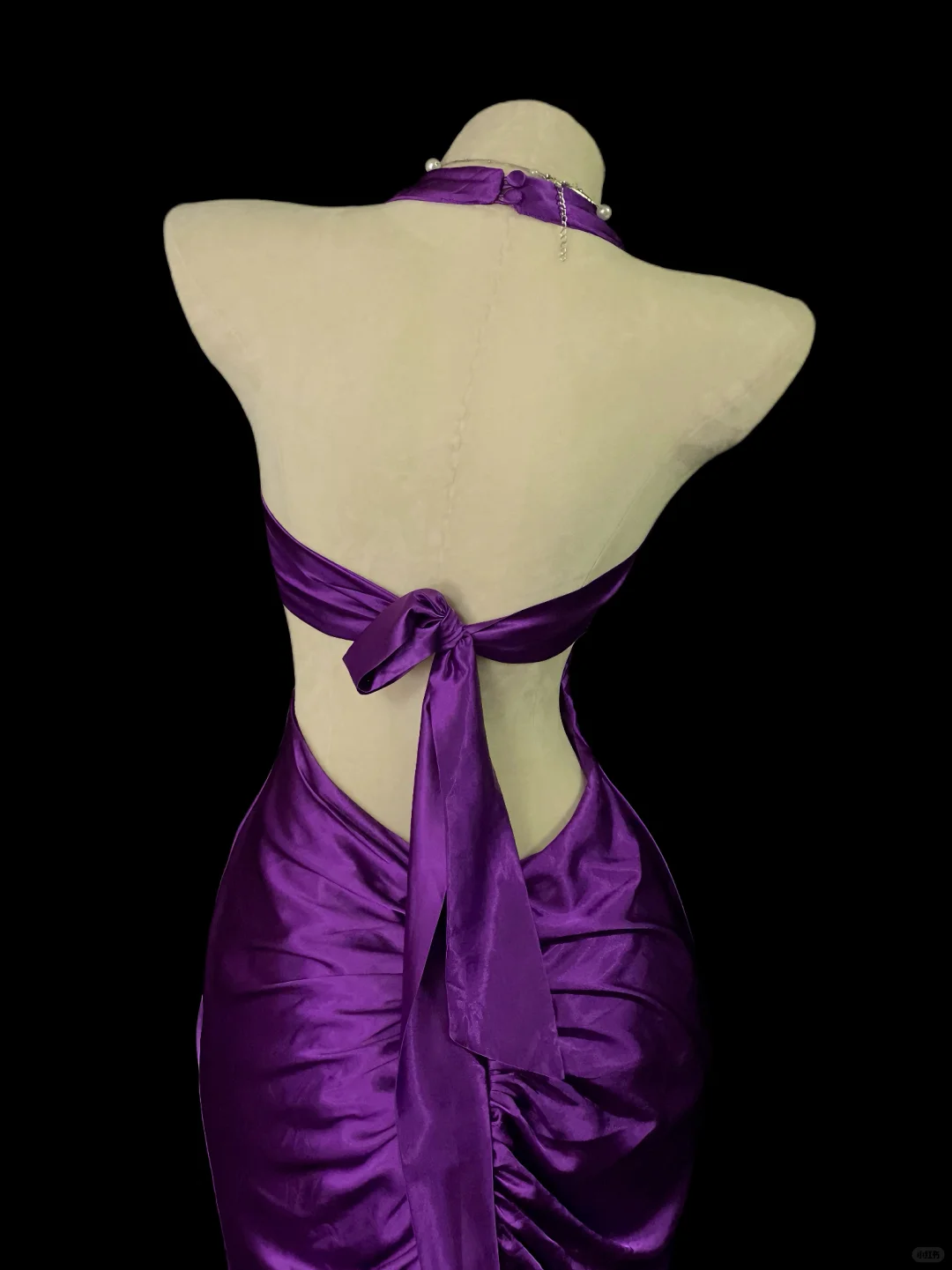 Violet Satin Mermaid Evening Gown, Halter Deep‑V Neck Backless, Front Vertical Ruched Waist, Fitted Silhouette, Draped Satin Floor‑Length Mermaid Skirt, Retro Elegant Prom Photoshoot Party Dress gh8868