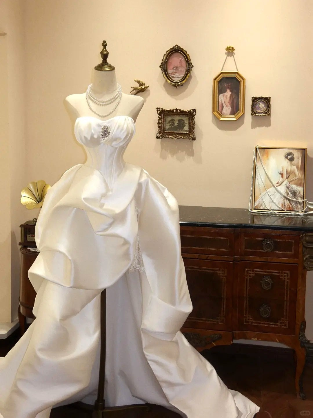 Weißes wunderschönes, modisches, elegantes, langes Satin-Ballkleid mit exquisitem Juwel und bodenlangem Abendkleid, Partykleid, Ballkleid, Hochzeitskleid gh3653