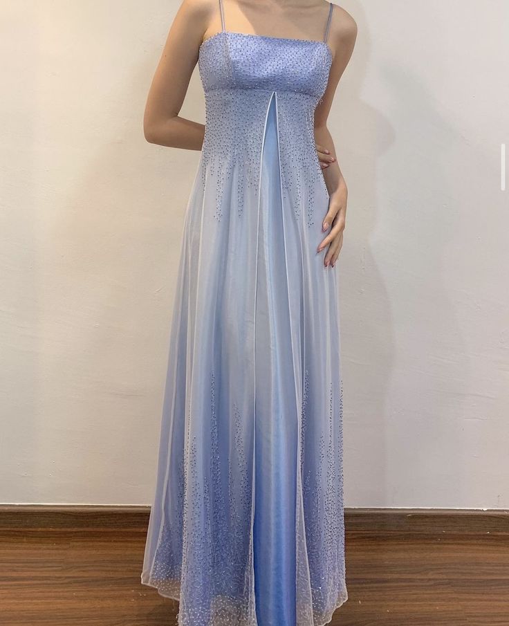 Lila glänzendes modisches Spaghettiträger-langes elegantes Tüll-Ballkleid-Abendkleid-Partykleid gh3434