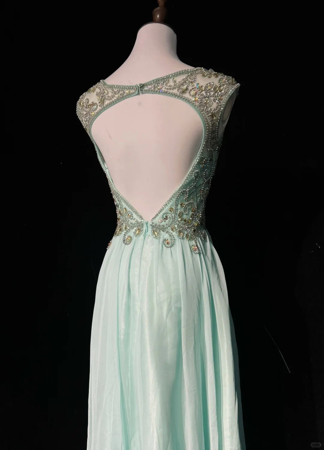 Grün, wunderschön, glänzend, elegant, exquisiter Tüll mit Edelsteinperlen, lang, rückenfrei, Ballkleid, Abendkleid, Partykleid, Abschlussballkleid gh3849