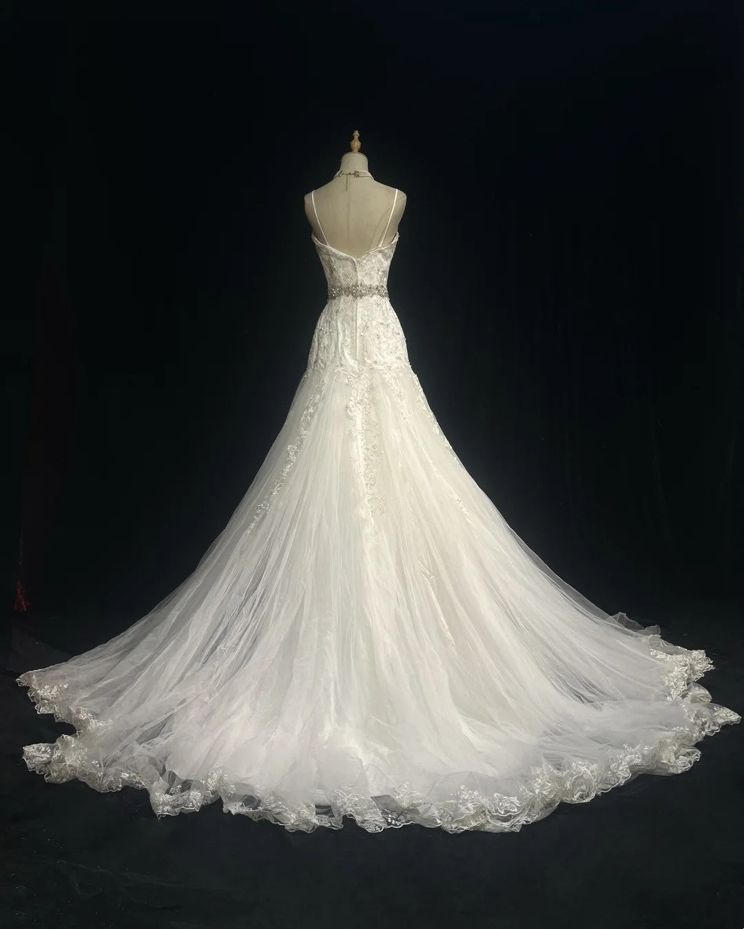 girlhomeshops – Weißes, exquisit besticktes, wunderschönes langes Brautkleid aus Tüll gh6242