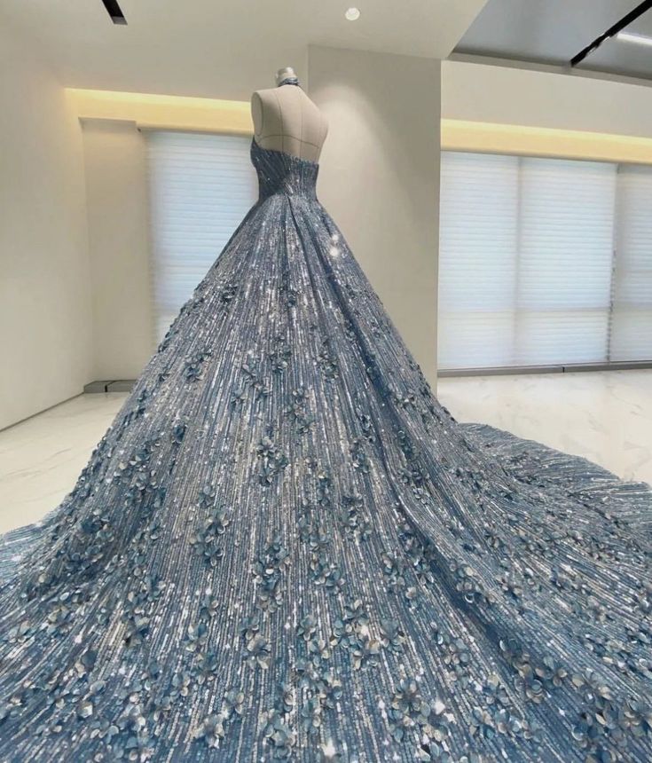 Blau glänzend Mode exquisite Perlen Hosenträger lange elegante Tüll Ballkleid Abendkleid gh3349