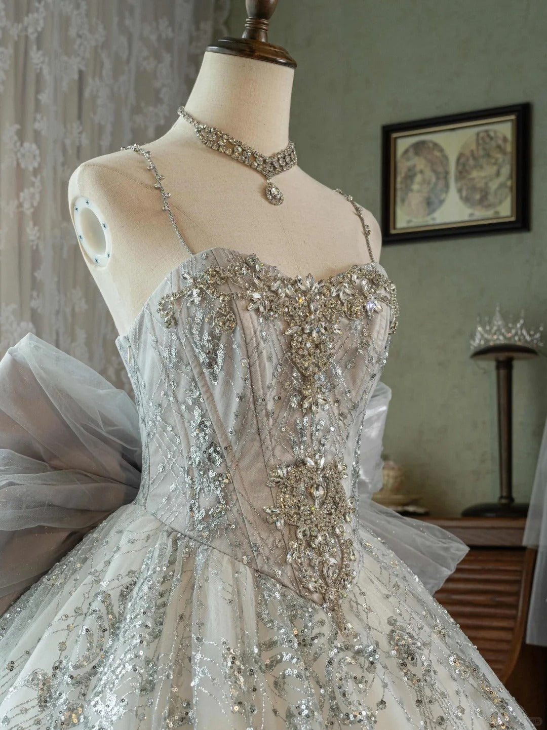 Weißes, glänzendes, luxuriöses, wunderschönes Prinzessinnenkleid mit exquisiten Edelsteinperlen, modisches und elegantes, langes, bodenlanges Tüllballkleid, Abendkleid, Abschlusskleid, Zeremonienkleid für Erwachsene, Hochzeitskleid gh3843