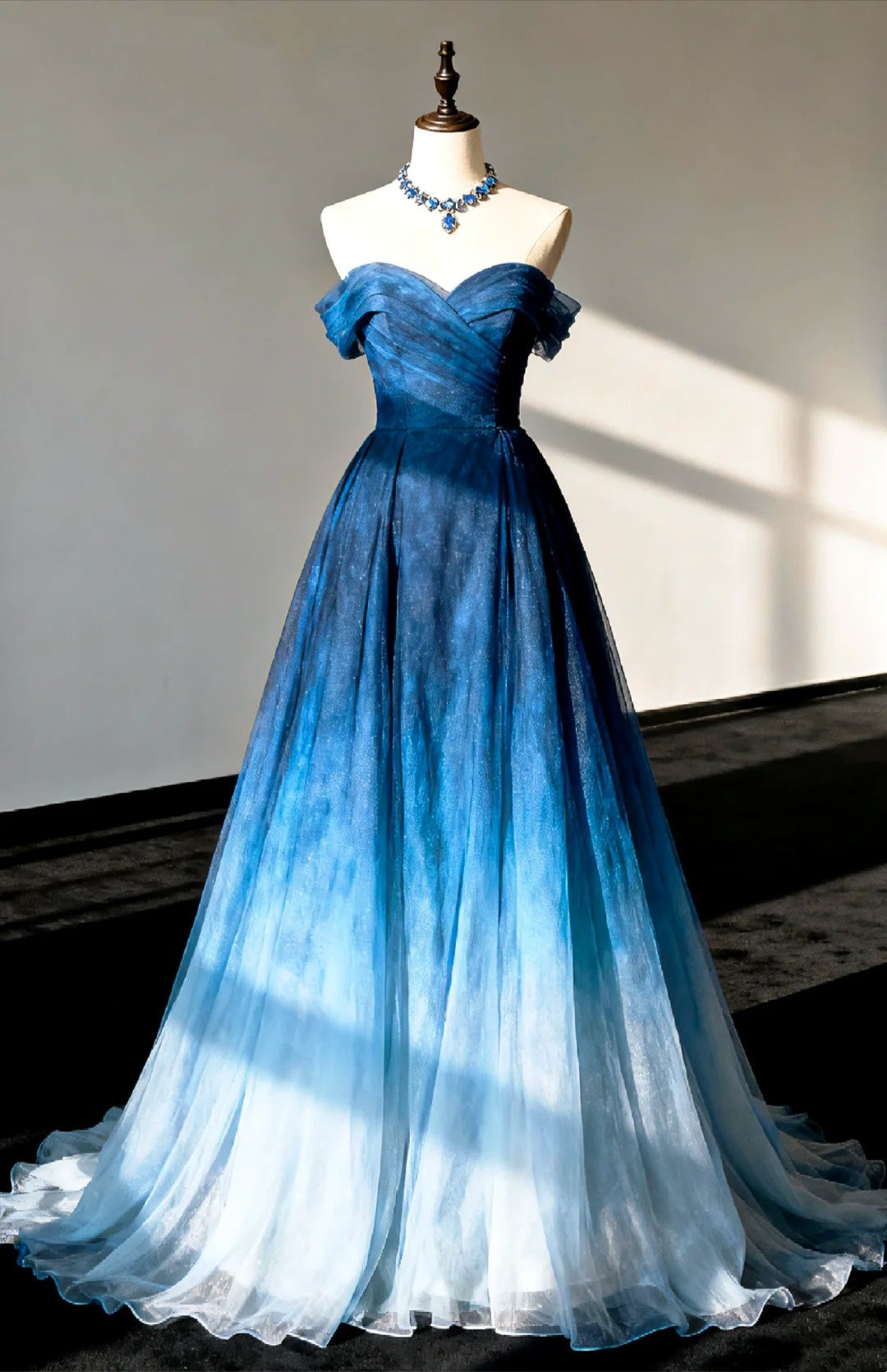 girlhomeshops - Robe longue en tulle bleu dégradé à col halter gh6238