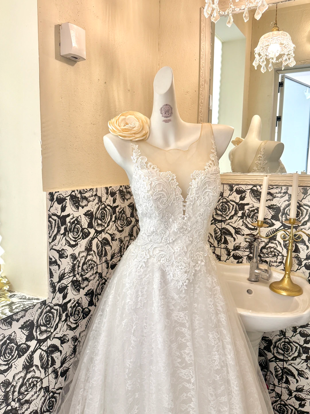 Ivory Lace Sleeveless Cinched Waist Figure-Flattering Full Flared Skirt Long Romantic Dress, Wedding Gown gh7803