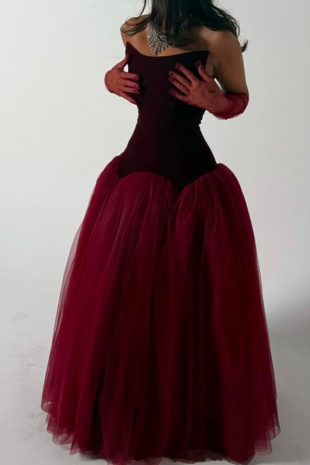 Ärmelloses burgunderrotes Ballkleid aus Samt und Tüll | Luxuriöses, elegantes, bodenlanges Kleid mit Einsätzen für den Galaball gh6473