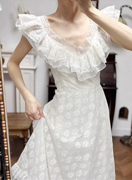 Ivory Vintage Jacquard Wedding Gown, V‑Neck Ruffle Flutter Sleeves, Fitted Waist, All‑Over Floral Jacquard Fabric, Multi‑Ruffle Tiered Long Skirt, Bridal Prom Dress gh8757
