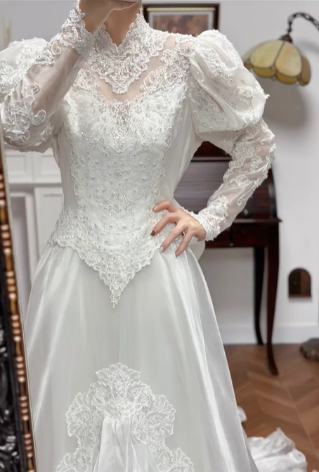 Ivory Vintage Lace High‑Neck Statement Puff‑Sleeve Beaded Pointed‑Bodice Long Train Wedding Dress gh8777