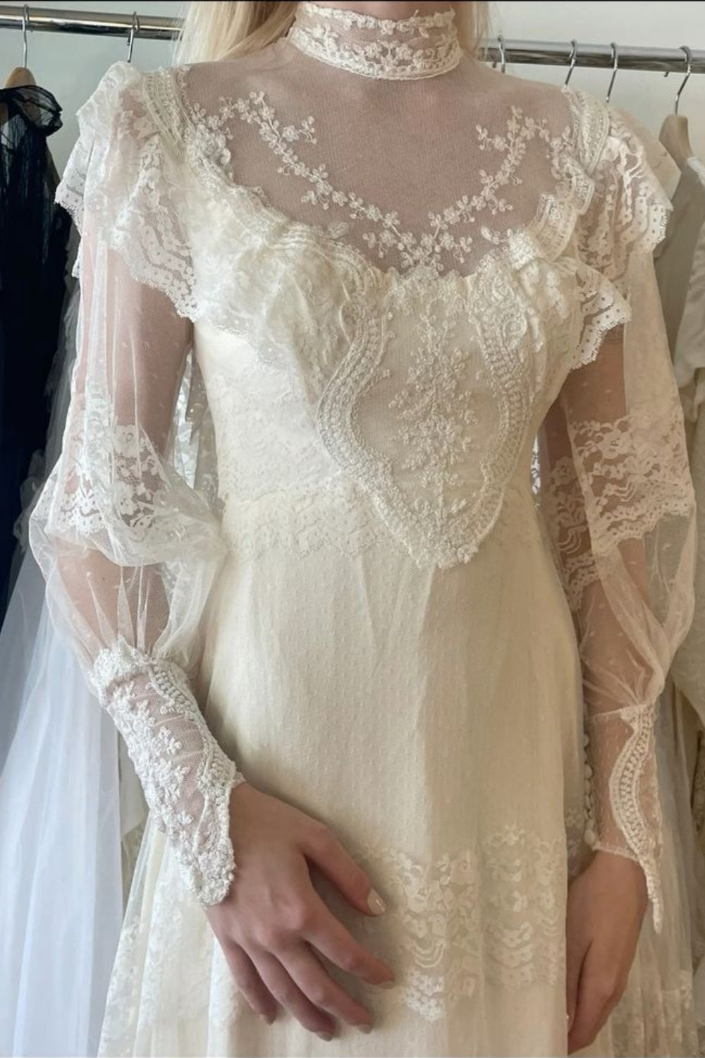 girlhomeshops-Langarmkleid, Retro-Halbhochkragen, Elegantes Langes Exquisites Spitzentüll-Brautkleid gh5854