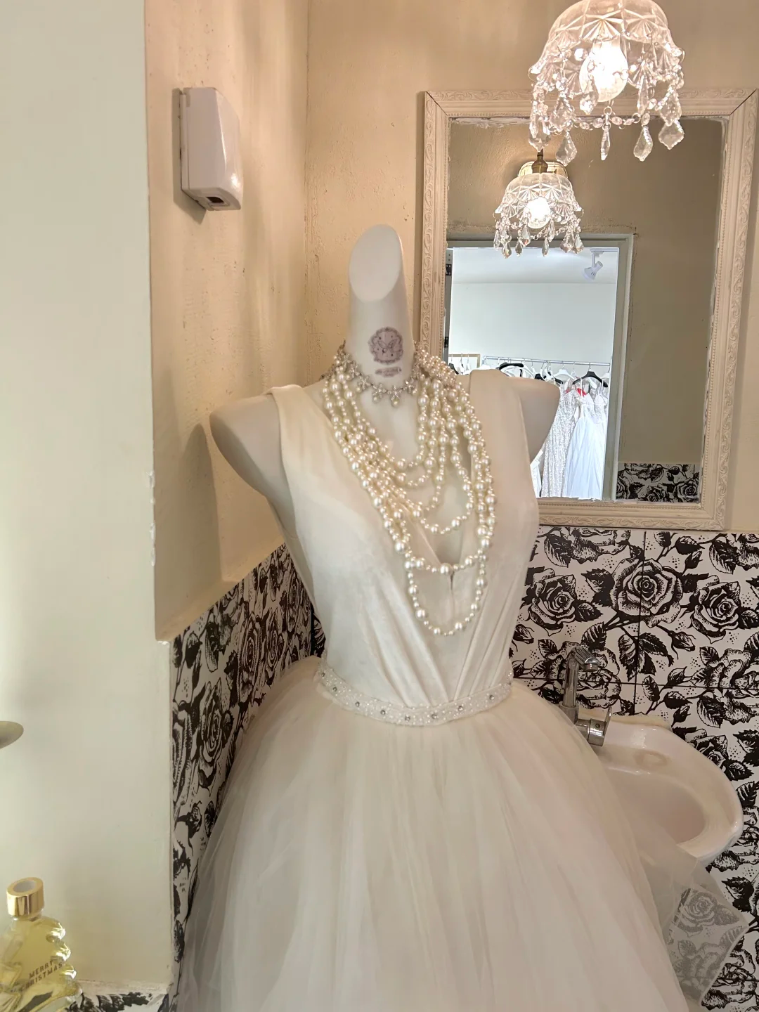 Ivory Sleeveless V-Neck Waist-Cinched Voluminous Skirt Elegant Romantic Dress, Wedding Gown gh7725