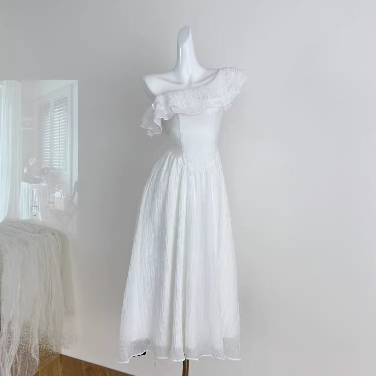 Robe blanche à volants, épaules dénudées, style français, nouvelle collection printemps, élégante et flatteuse, robe féérique. 11456