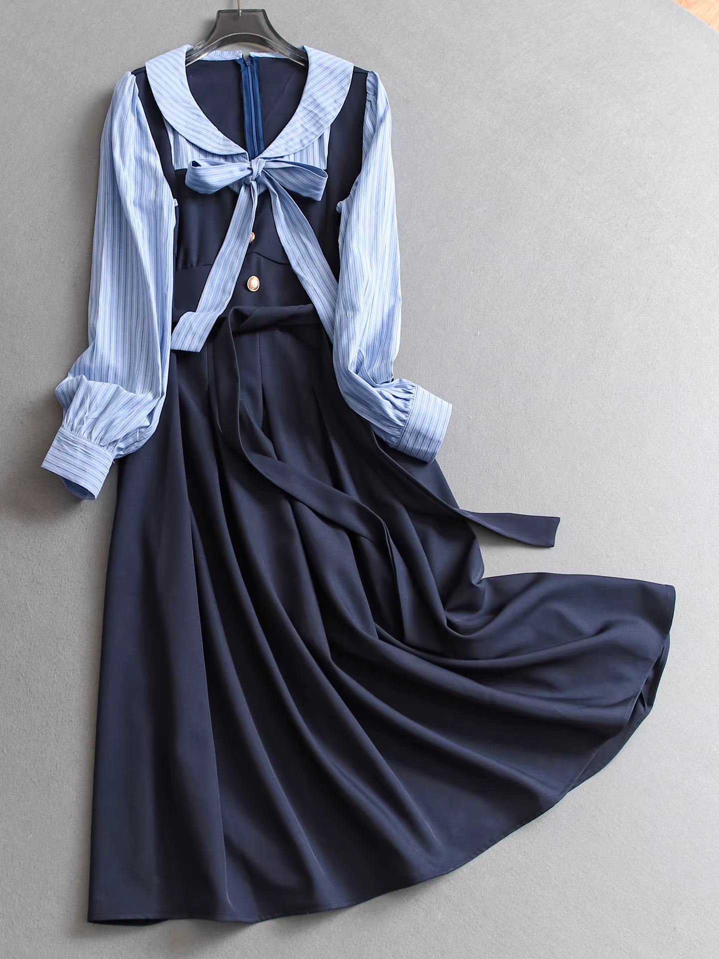 Einfarbiges, plissiertes, tailliertes, ärmelloses Sommerkleid mit Neckholder-Ausschnitt, Neckholder, Strandkleid, Westenkleid, Kleid 11302