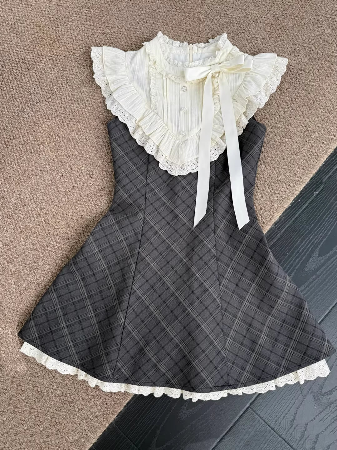 Französisches Retro-Karokleid im Zweiteiler-Look, neuer Sommerstil, Spitzenapplikationen, elegantes ärmelloses Minikleid. 11344