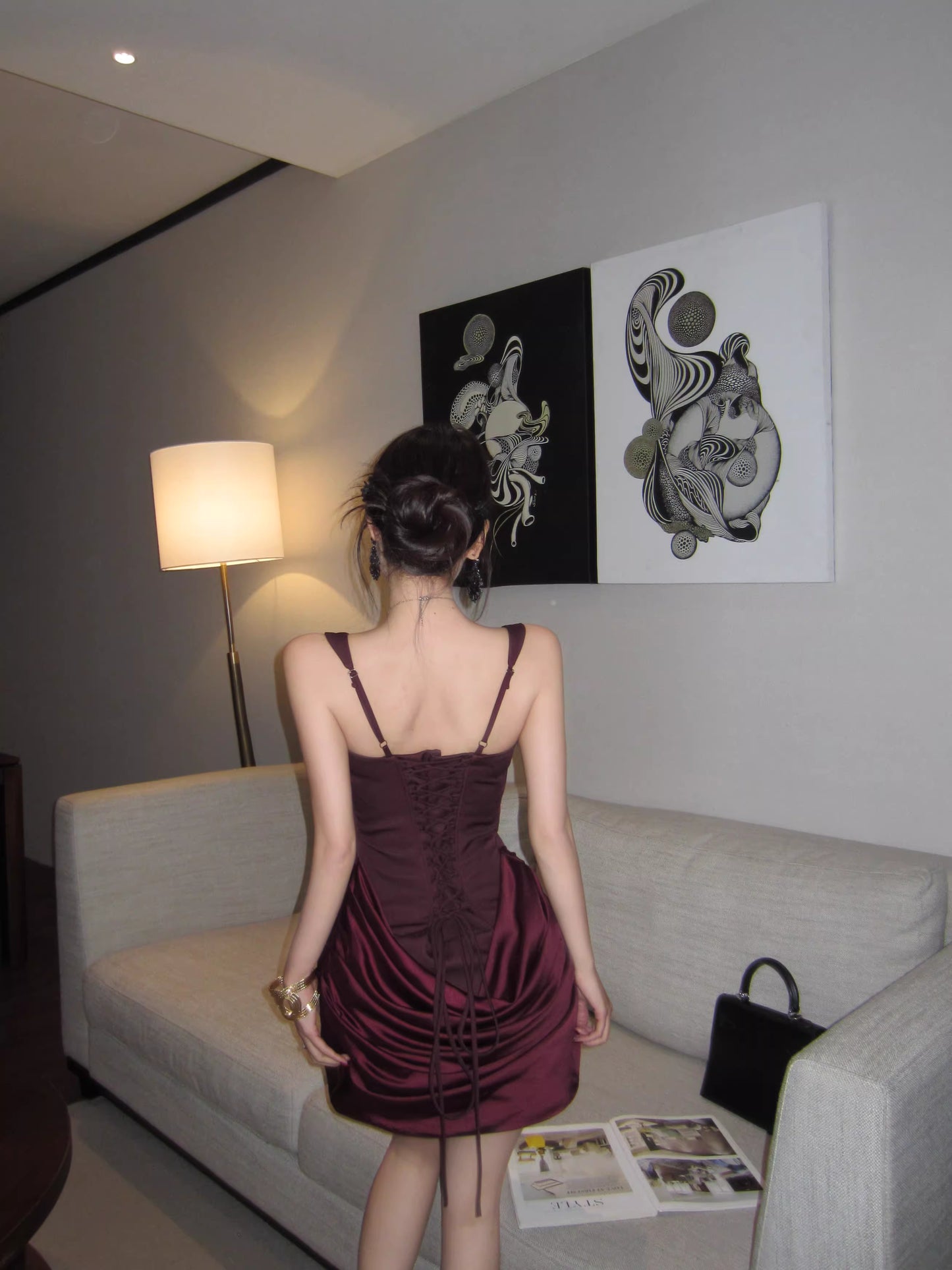 Sexy und figurbetontes Kleid mit Fischgrätenmuster und taillierter Passform, ein neues, elegantes High-End-Kleid. 11453