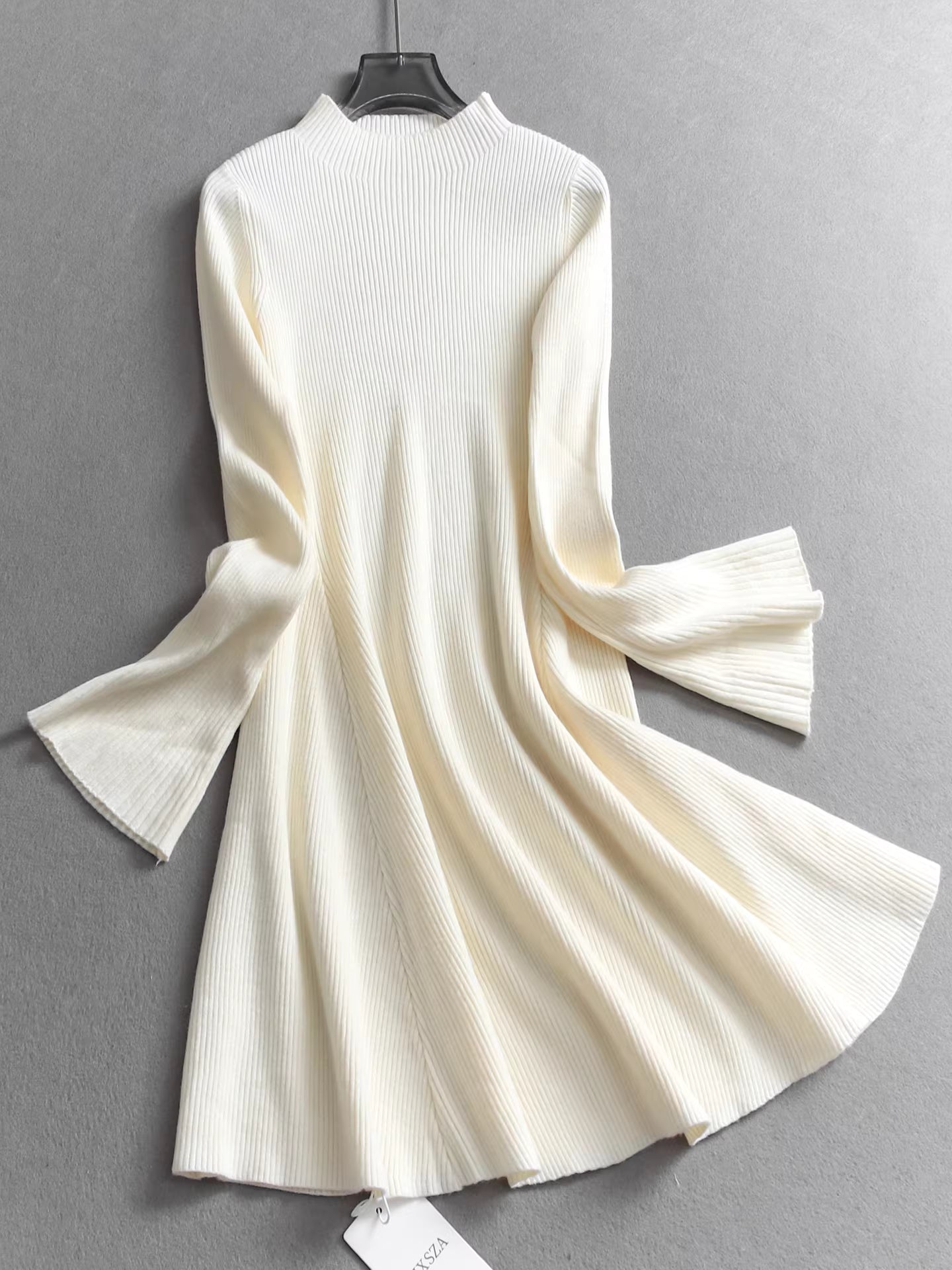 Einfarbiges, hochgeschlossenes, figurbetontes Strickkleid mit Glockenärmeln, tailliertes Damenkleid für Herbst und Winter. 11322