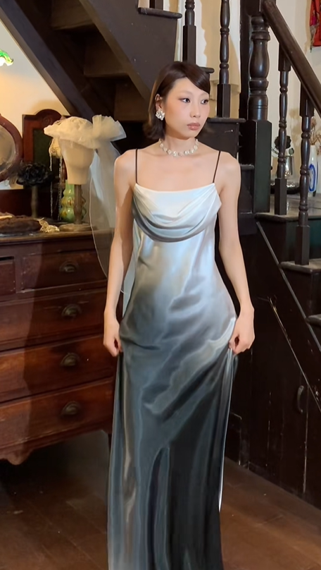 Schwarz-weißes, modisches, farbverlaufsloses, schlichtes Schnittdesign, langes, elegantes Satin-Ballkleid, Abendkleid für Hochzeitsgäste, Partykleid gh4730