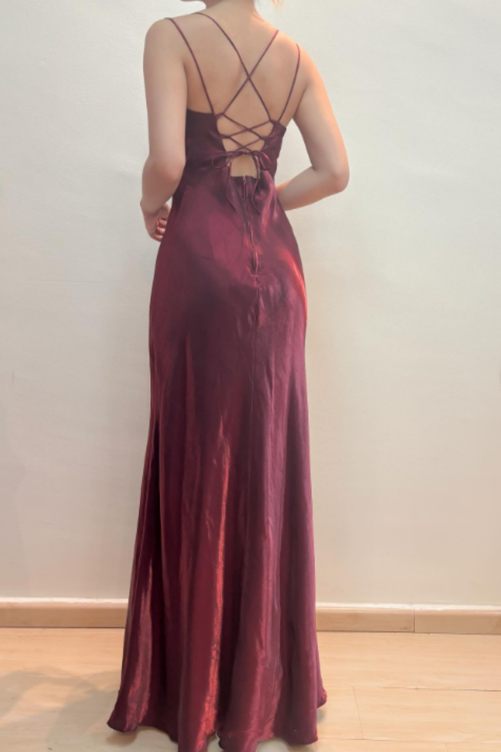 Robe cintrée à encolure cœur, dos ajustable. girlhomeshops - gh6181