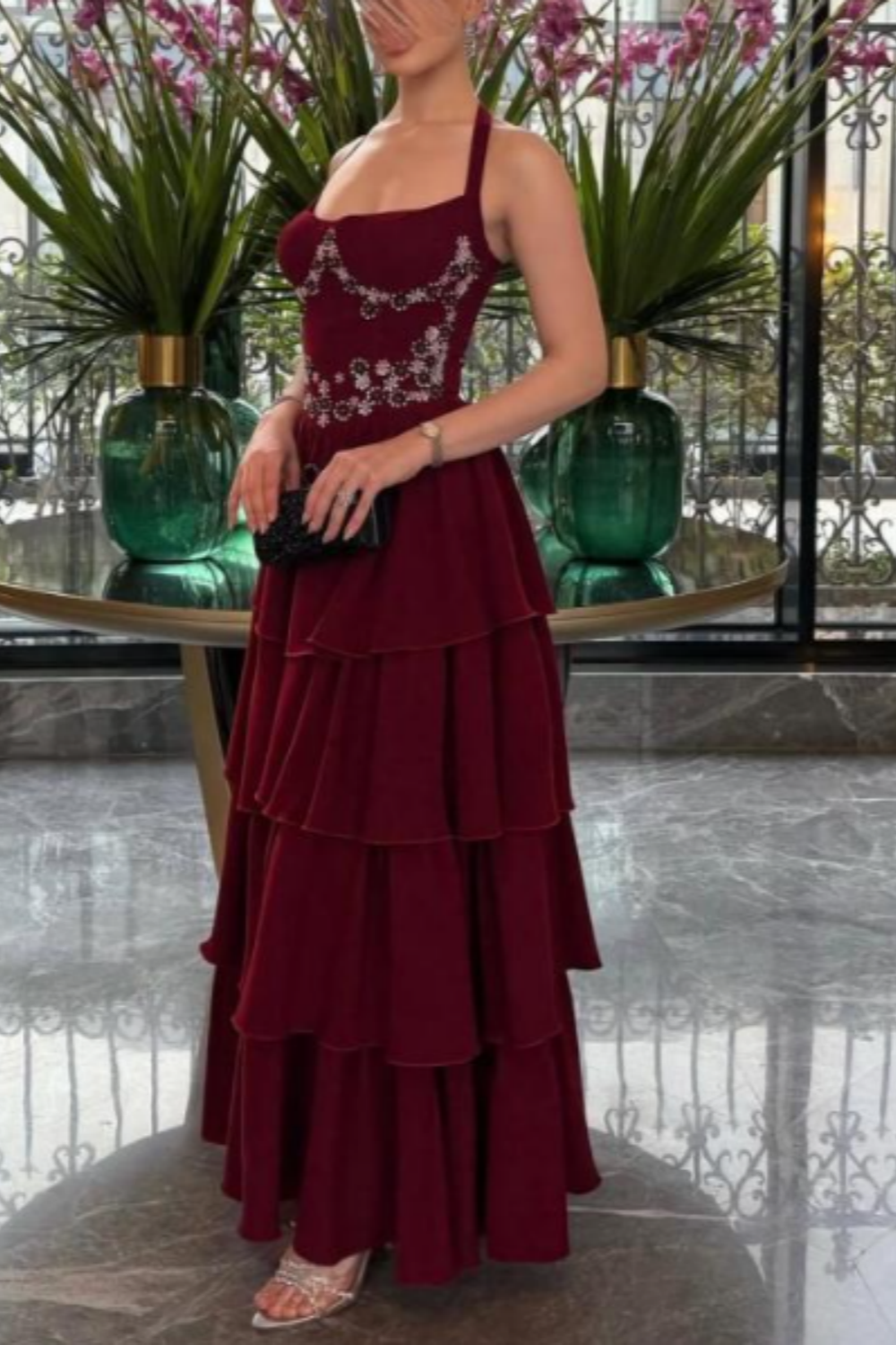 girlhomeshops-Burgunderrotes Chiffon-Langes Kleid mit zarter Perlenstickerei gh6251