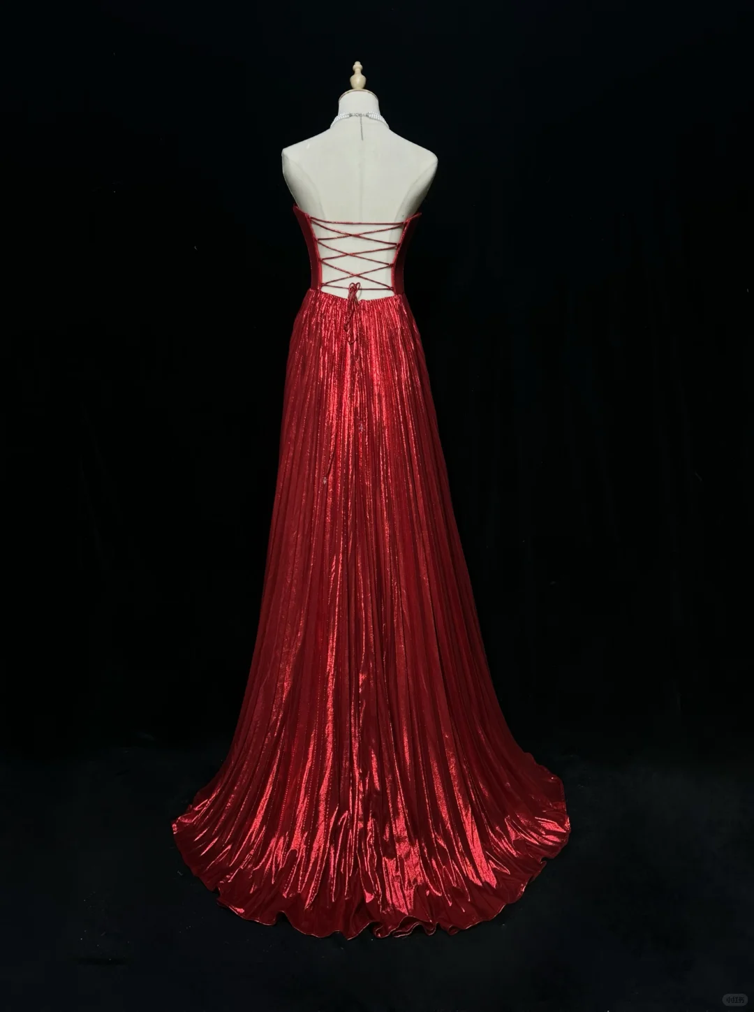 Strapless Bright Red Prom Dress Twisted Sweetheart Neckline Metallic Pleated Formal Gown with Train gh9544
