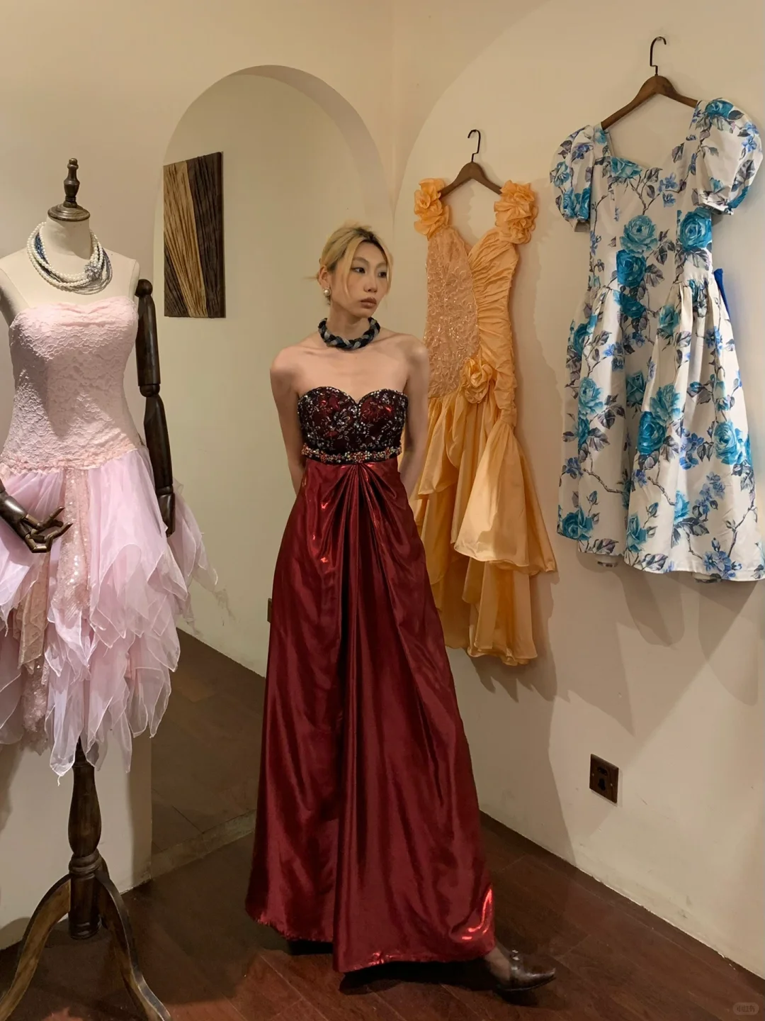 Strapless Sweetheart Burgundy Satin Prom Dress, Hand Beaded Rhinestone Formal Evening Gown with Big Bow gh9874