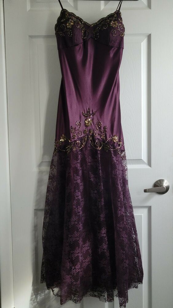 Lila Wunderschöne Exquisite Applikation Perlen Spaghettiträger Lange Spitze Ballkleid Abendkleid gh3174